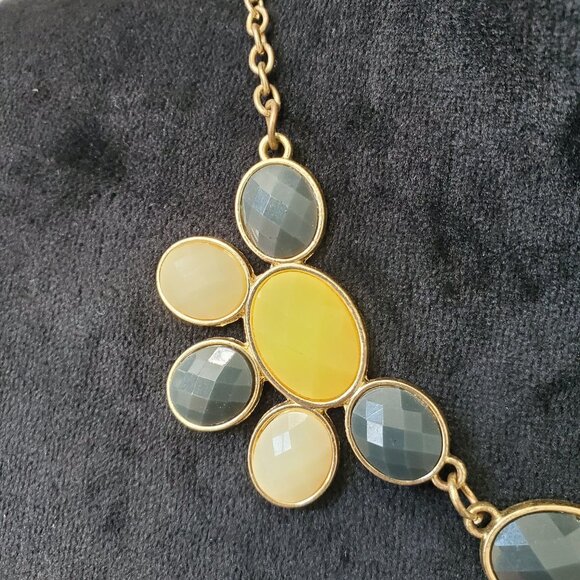 Women's Vintage Charming Charlie Ivory/Gray Tone Statement Necklace - Picture 5 of 9